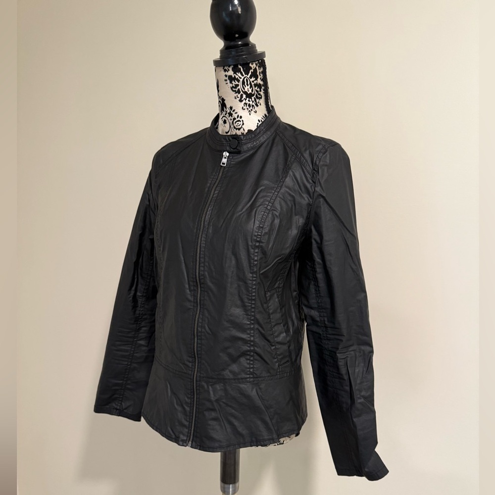 DKNY NYLON Jacket​​​​ - Picture 3 of 6